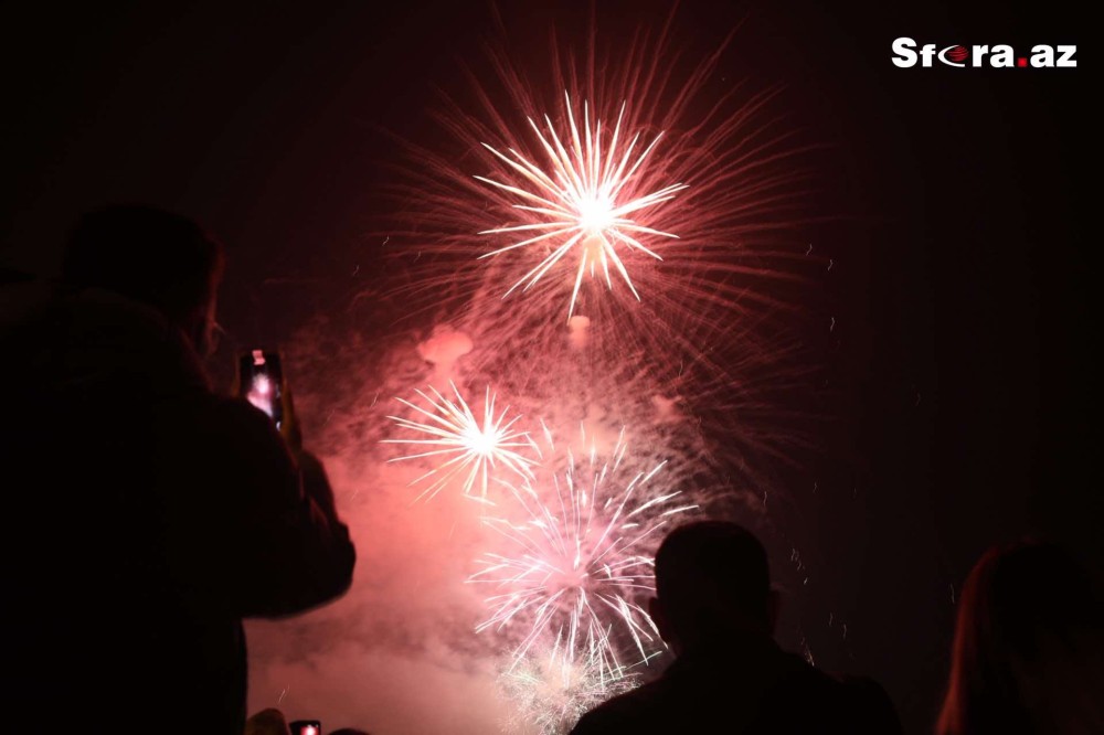 Bakıda möhtəşəm atəşfəşanlıq oldu -FOTO/VİDEO
